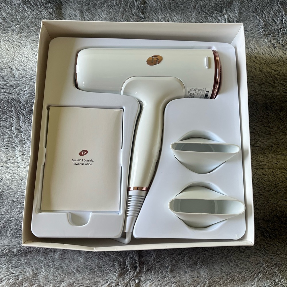 T3 Cura hair dryer